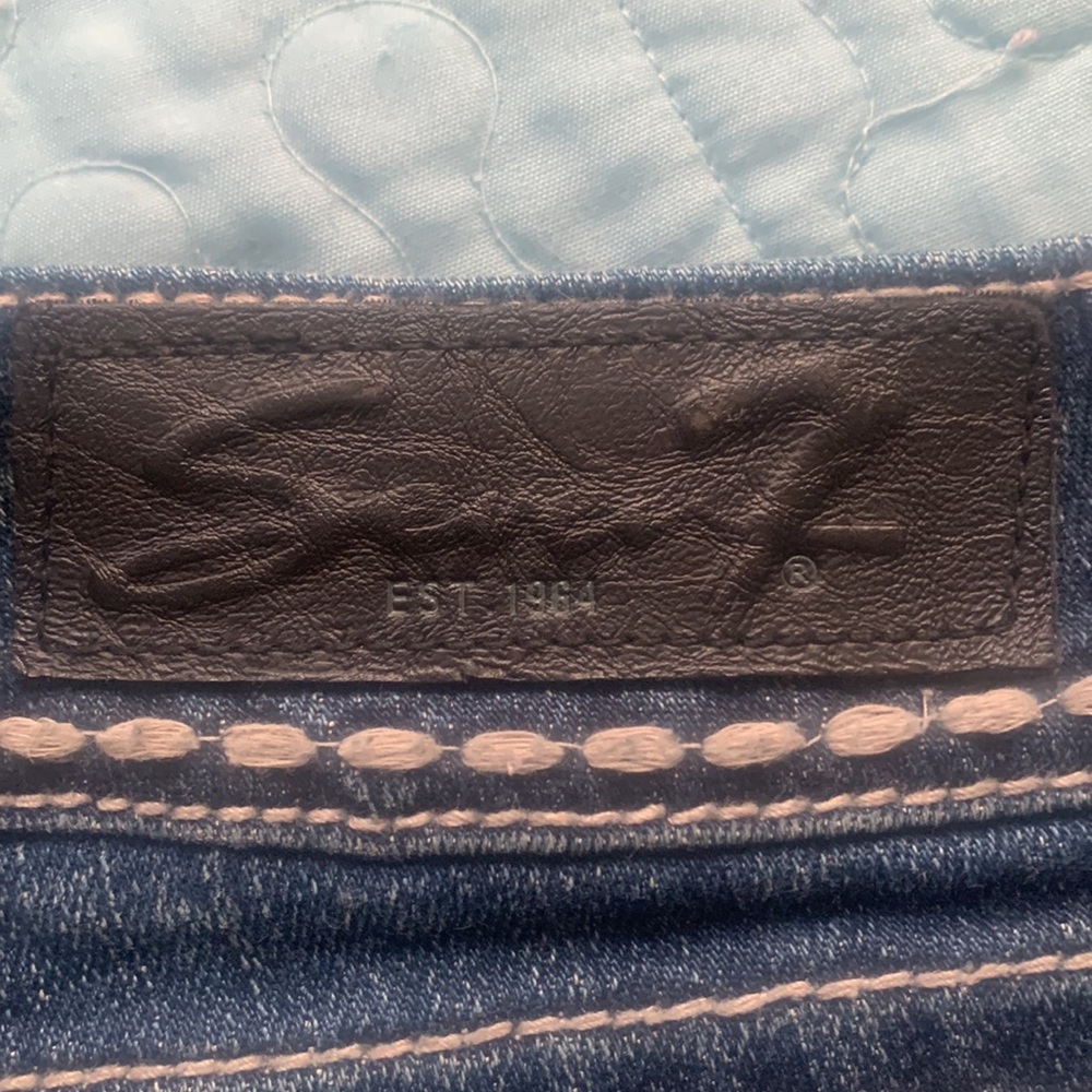 🌺 2 for $23 🌺 Seven7 Jeans with a Hint of Bling - Picture 6 of 8
